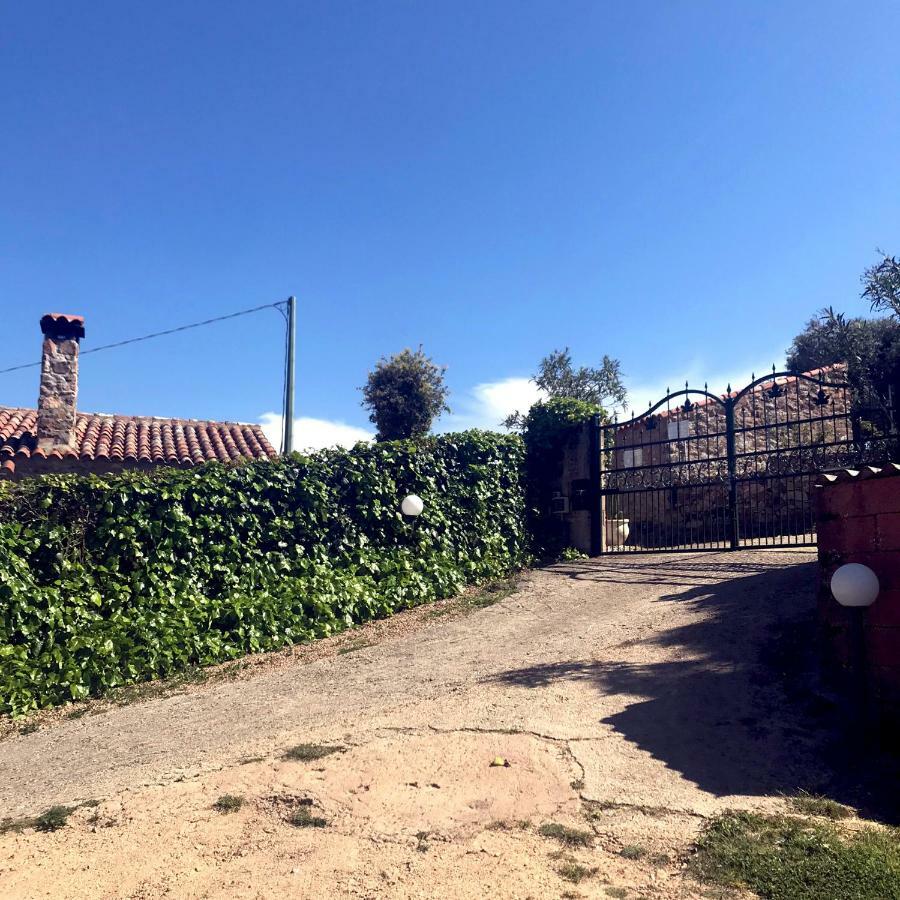 B&B La Tasgia Aggius Екстер'єр фото
